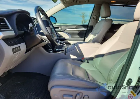 2017 Toyota Highlander Se z USA, uszkodzony, nr VIN 5TDJZRFH6HS449591